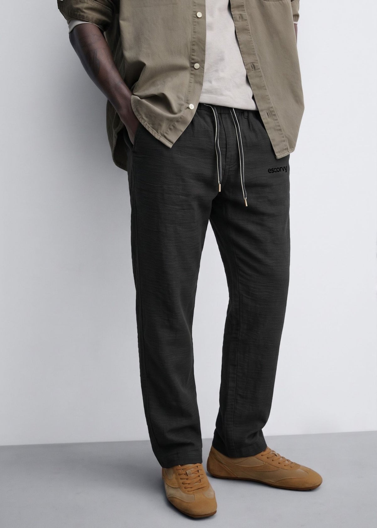 Escurvy Black Textured Drawstring Pant